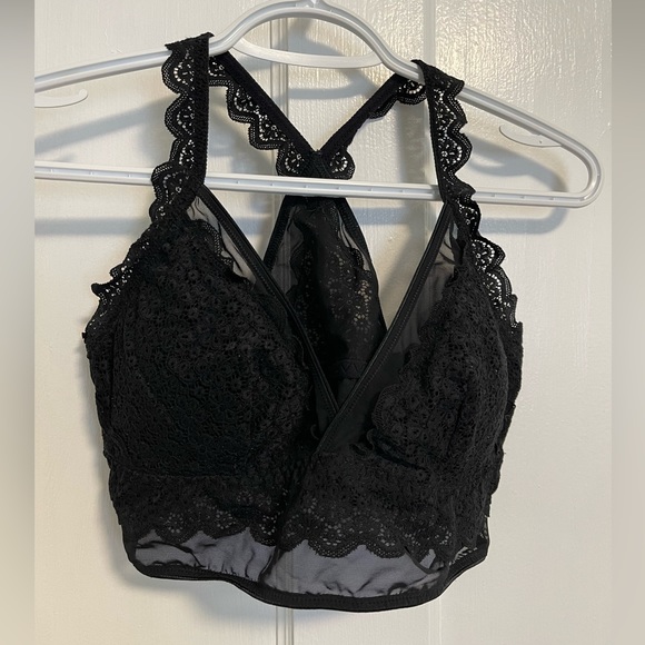 Aerie lace bralette. Lined with removable pads - Picture 1 of 3